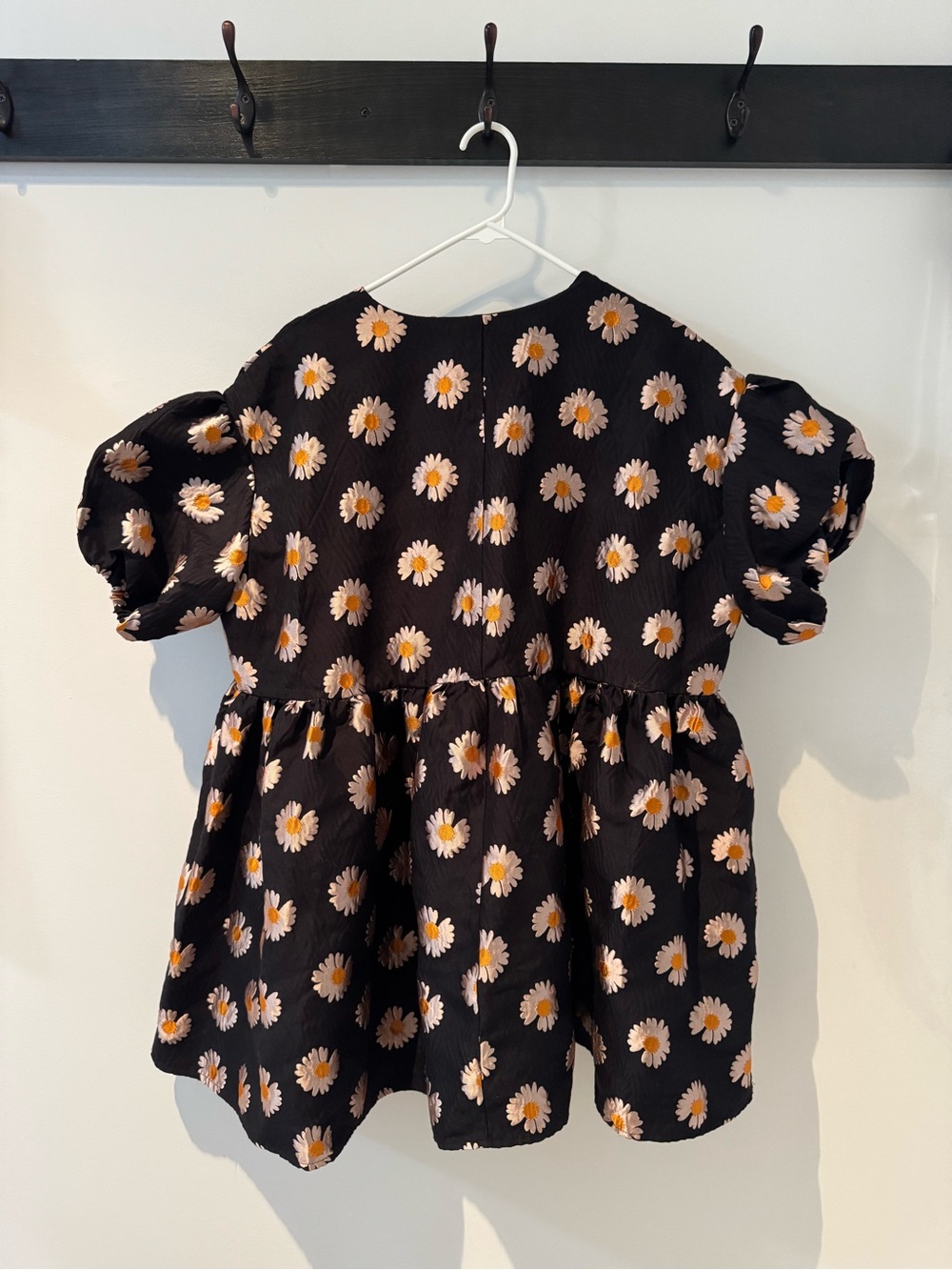 Glamorous Black Daisy Print V-Neck Puff Sleeve Mini Dress - Picture 4 of 4